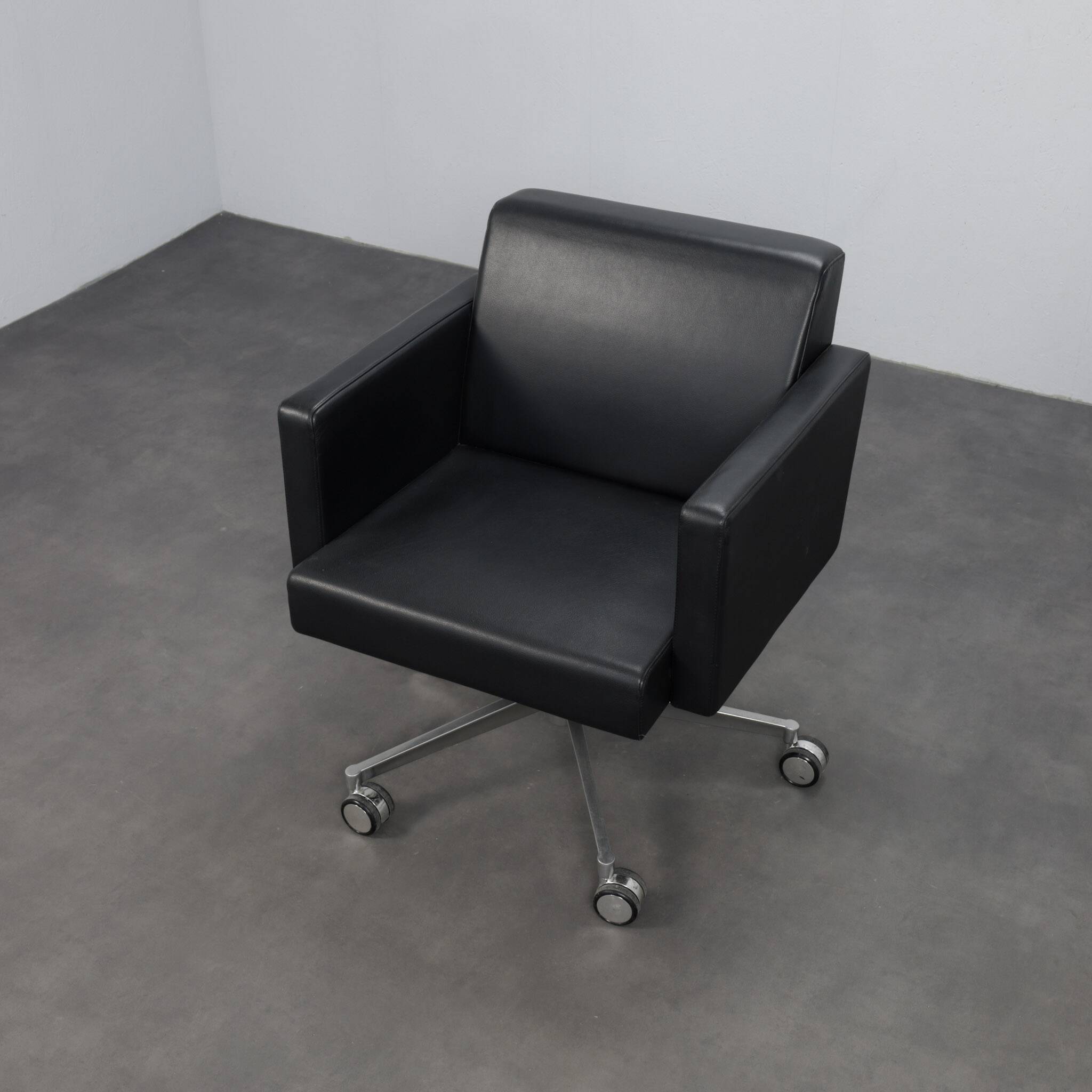 Pair of leather swivel armchairs by Poltrona Frau, Italy, 1990s