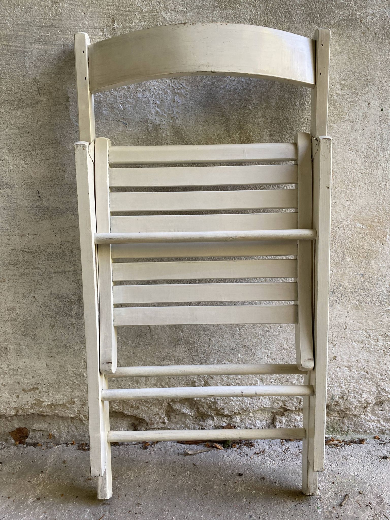 Extra folding chair / garden chair / vintage white lacquered solid wood office chair