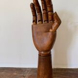Main articulée en bois