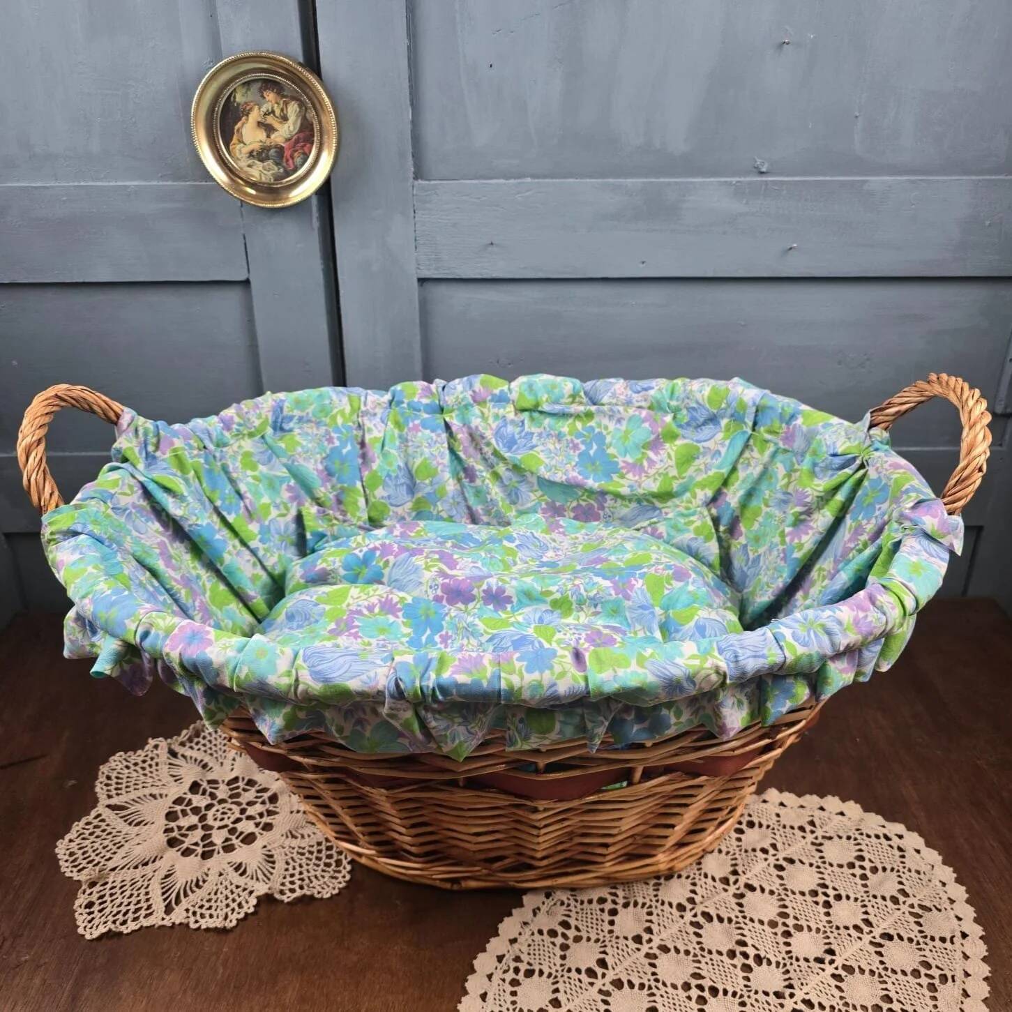 Vintage wicker basket – Blue floral fabric & matching cushion