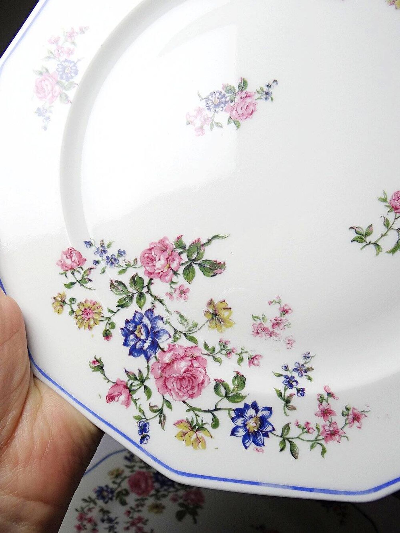 4 flat plates by Bernardaud, Limoges porcelain, floral decoration from the 1920s to 1950s.