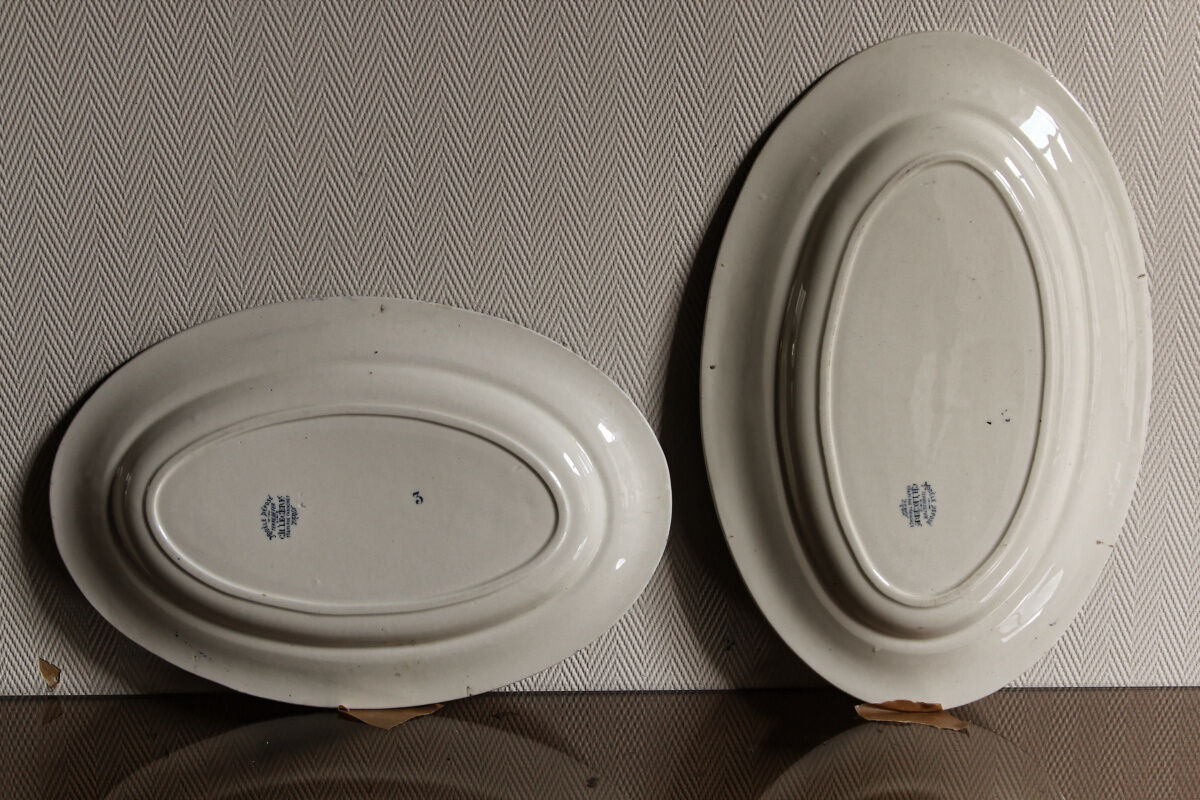 Set of 5 iron earth dishes