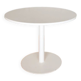 Round tulip table central foot