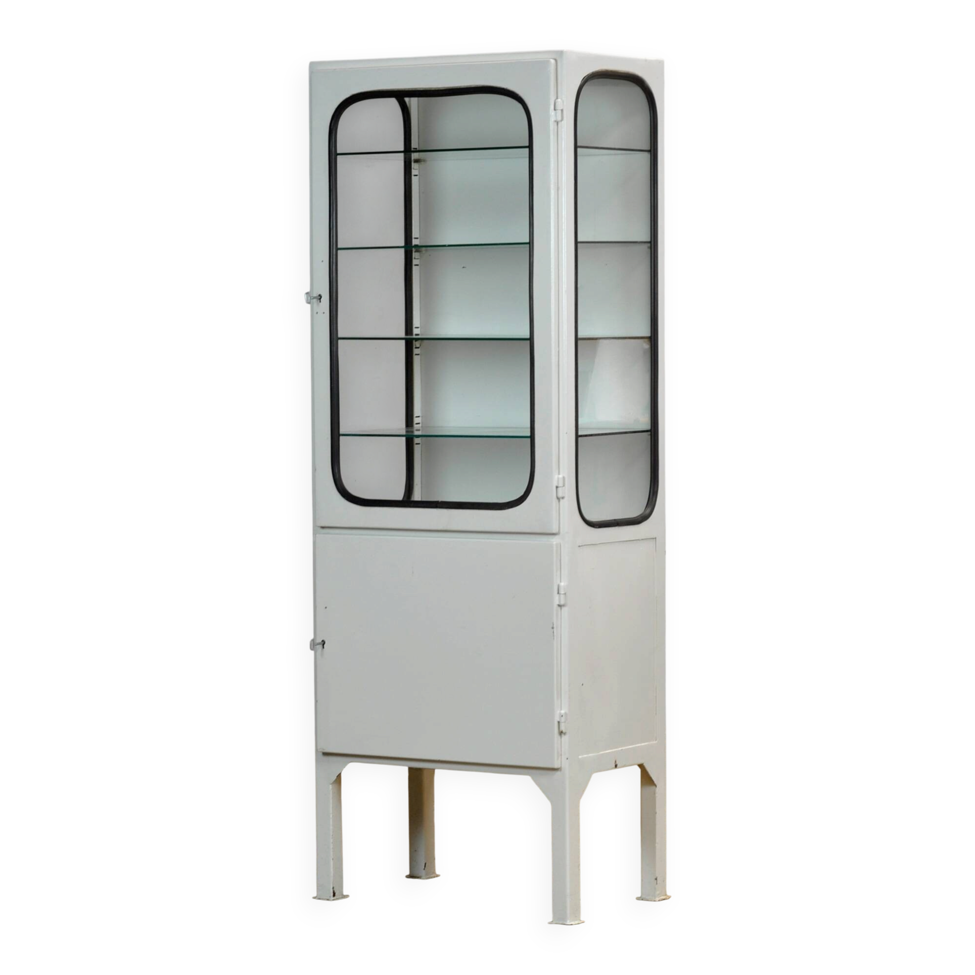 Cabinet de médecine vintage, années 1970