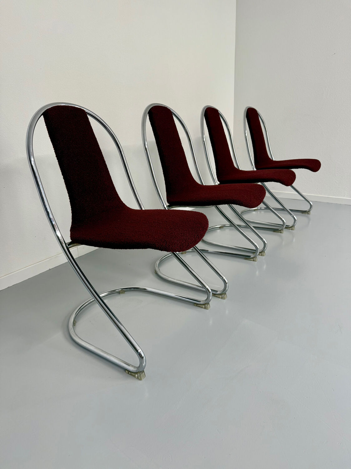 Set of 4 tubular chairs, Italian design, 70s vintage, Cantilever