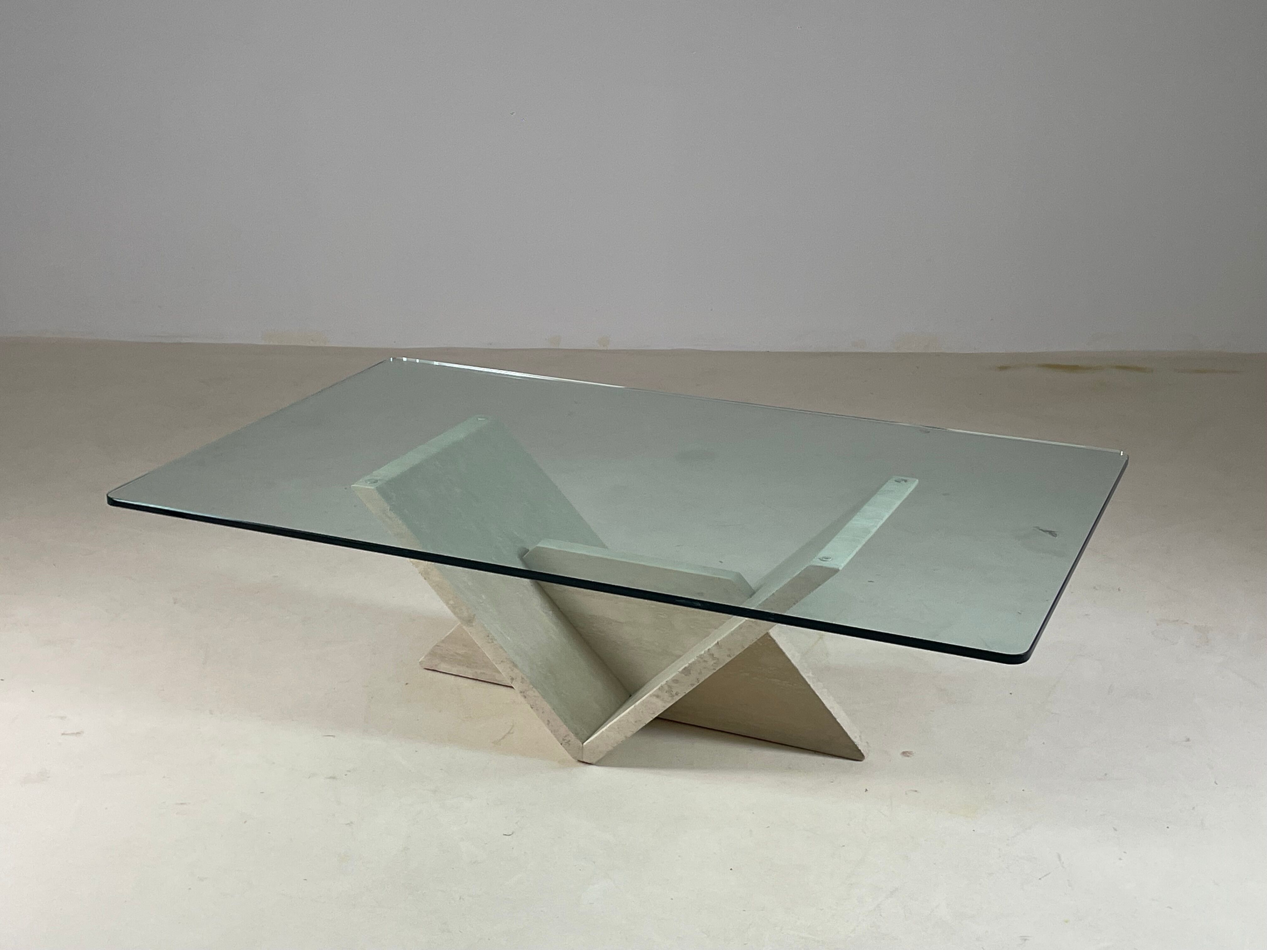 Table basse italienne en travertin et verre, 1970s