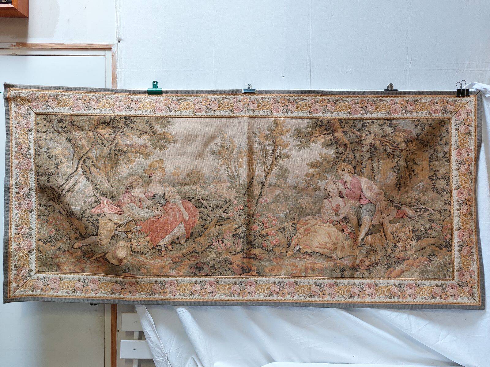 Large Aubusson-style wall tapestry with a gallant scene, 196 cm