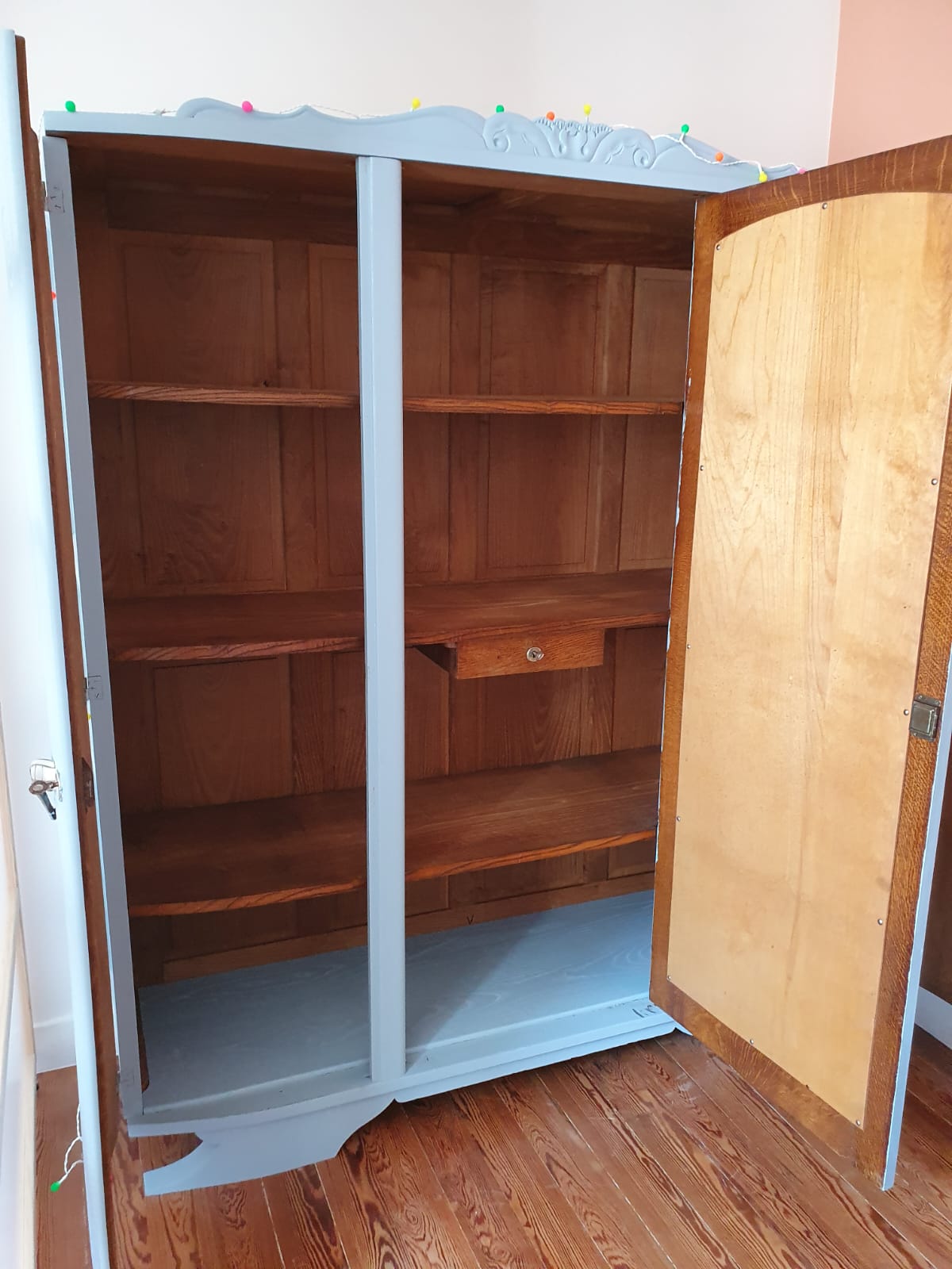 3-door cabinet 1950 solid hemp painted