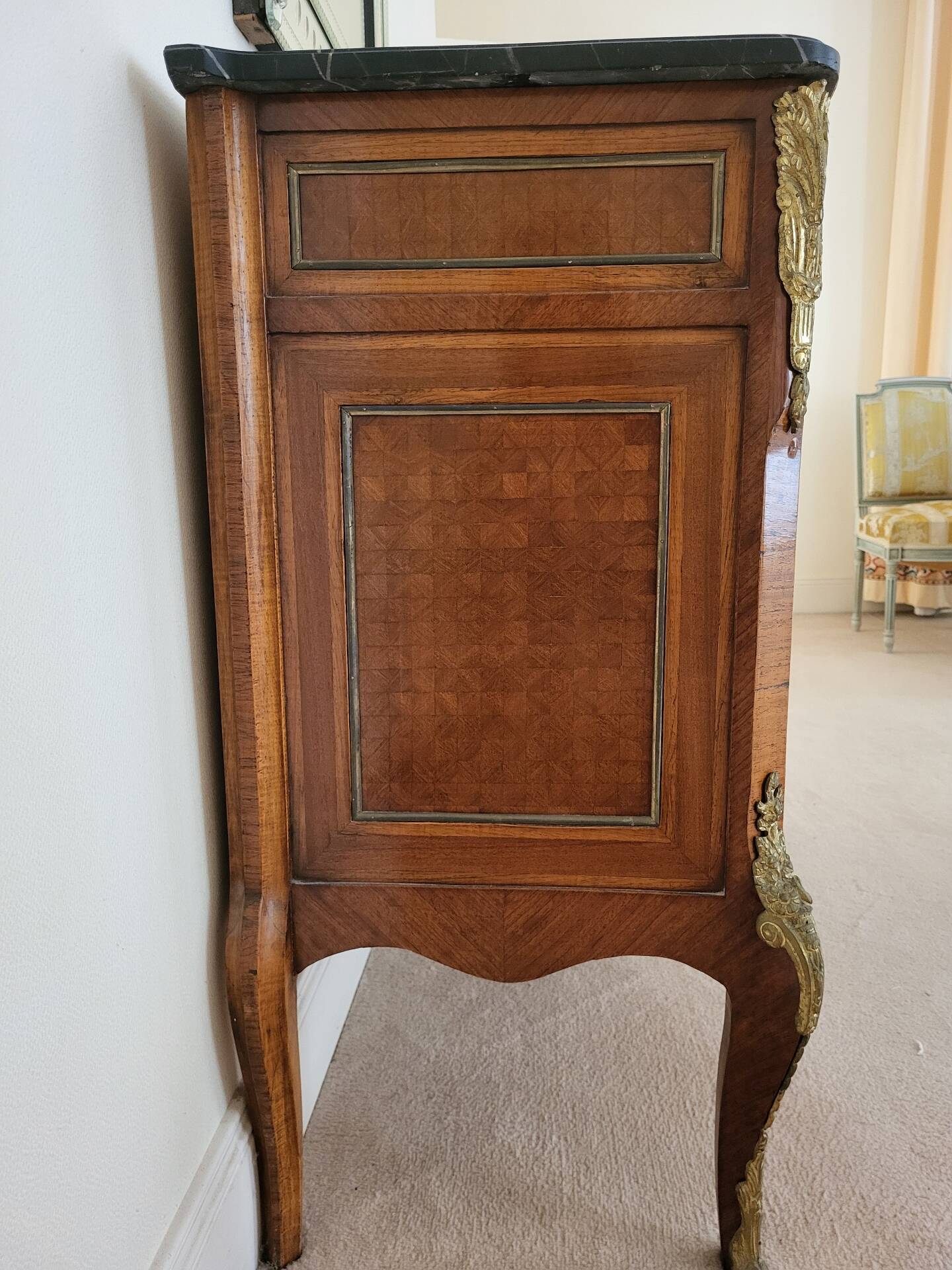 Commode époque restauration