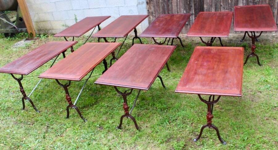 9 tables bistrot en bois et fer forgé, 1900