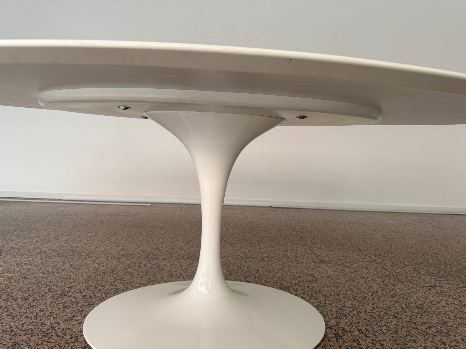 Saarinen table oval top Knoll