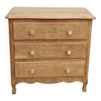 Oak chest of drawers