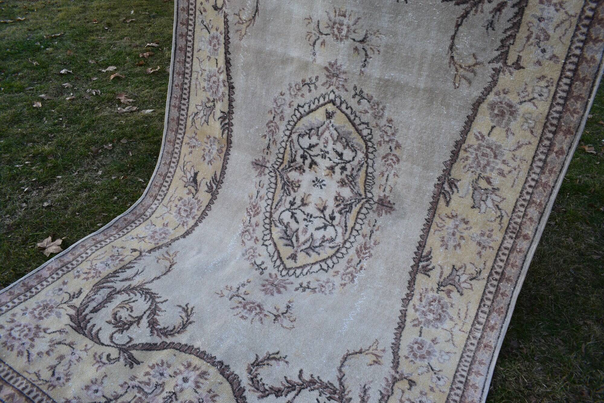 Vintage Turkish handmade rug 167x274 cm