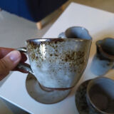Set in stoneware 70s, 2 cups and 2 pitchers