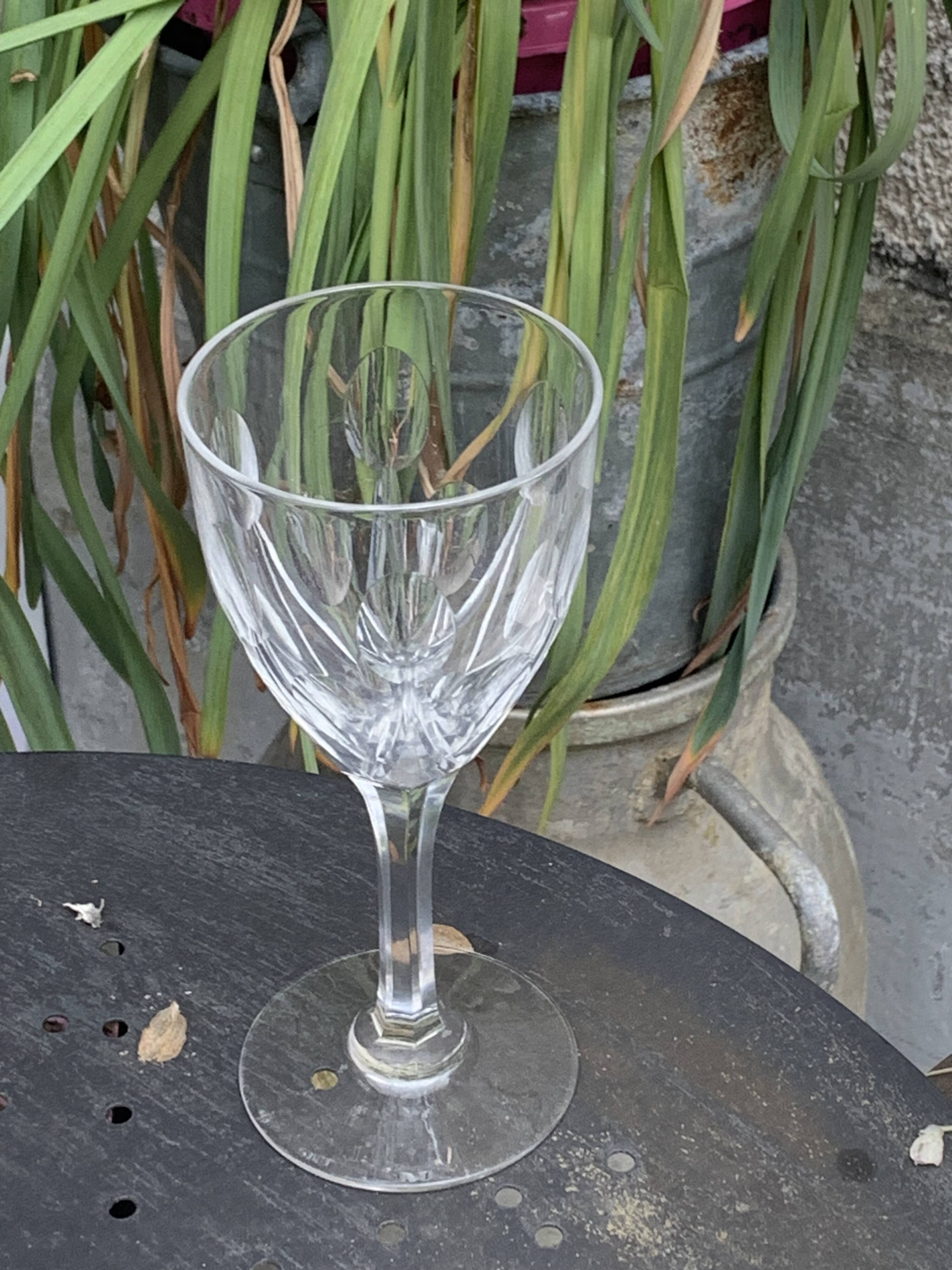 6 large old-cut crystal wine glasses, magnificent patterns