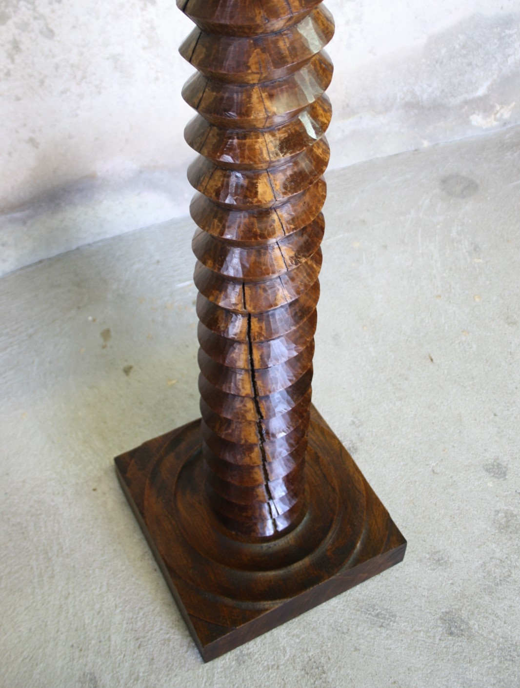 Fifth wheel press screw