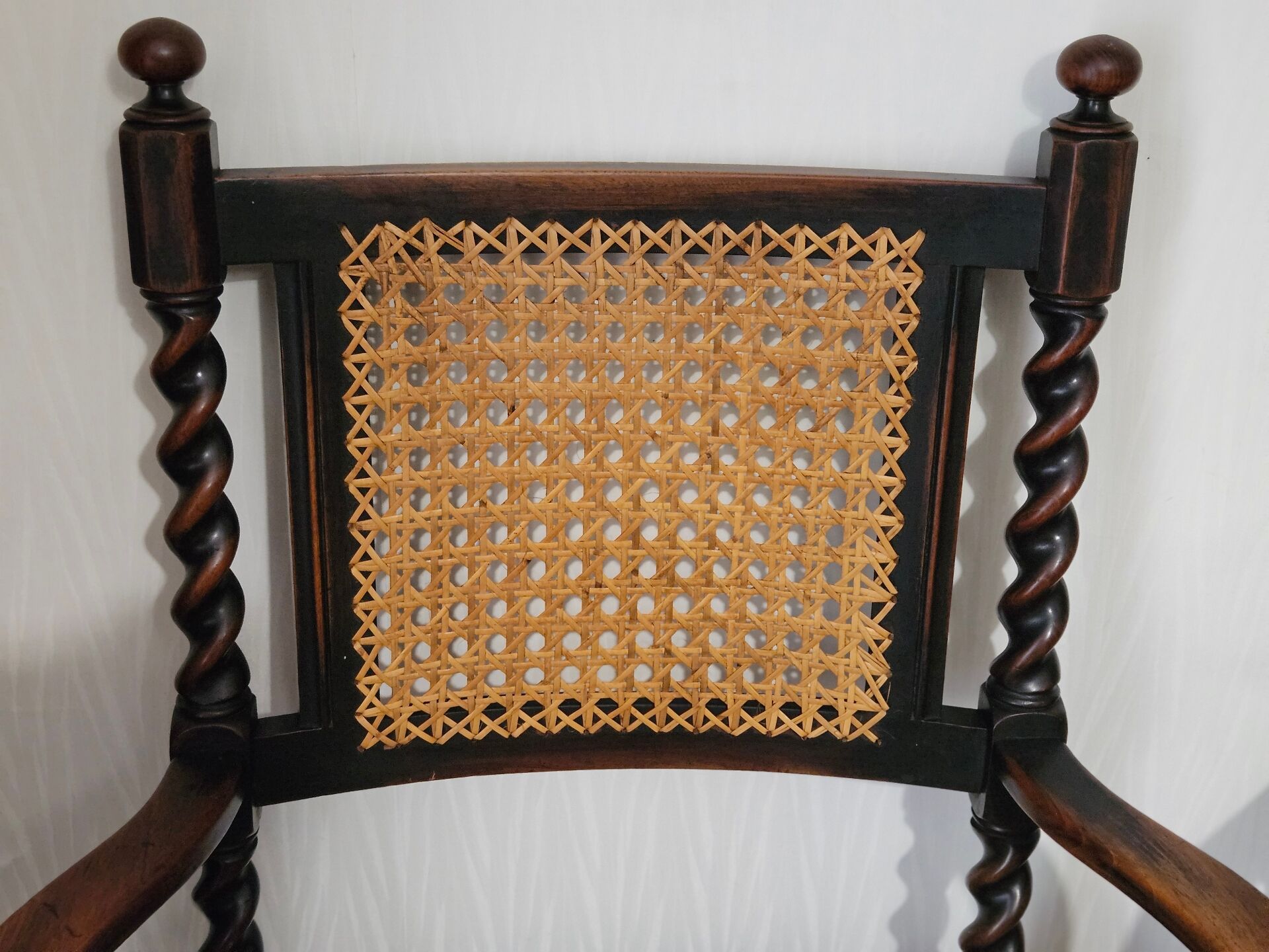 Paire de fauteuils canneés style Louis XIII anciens