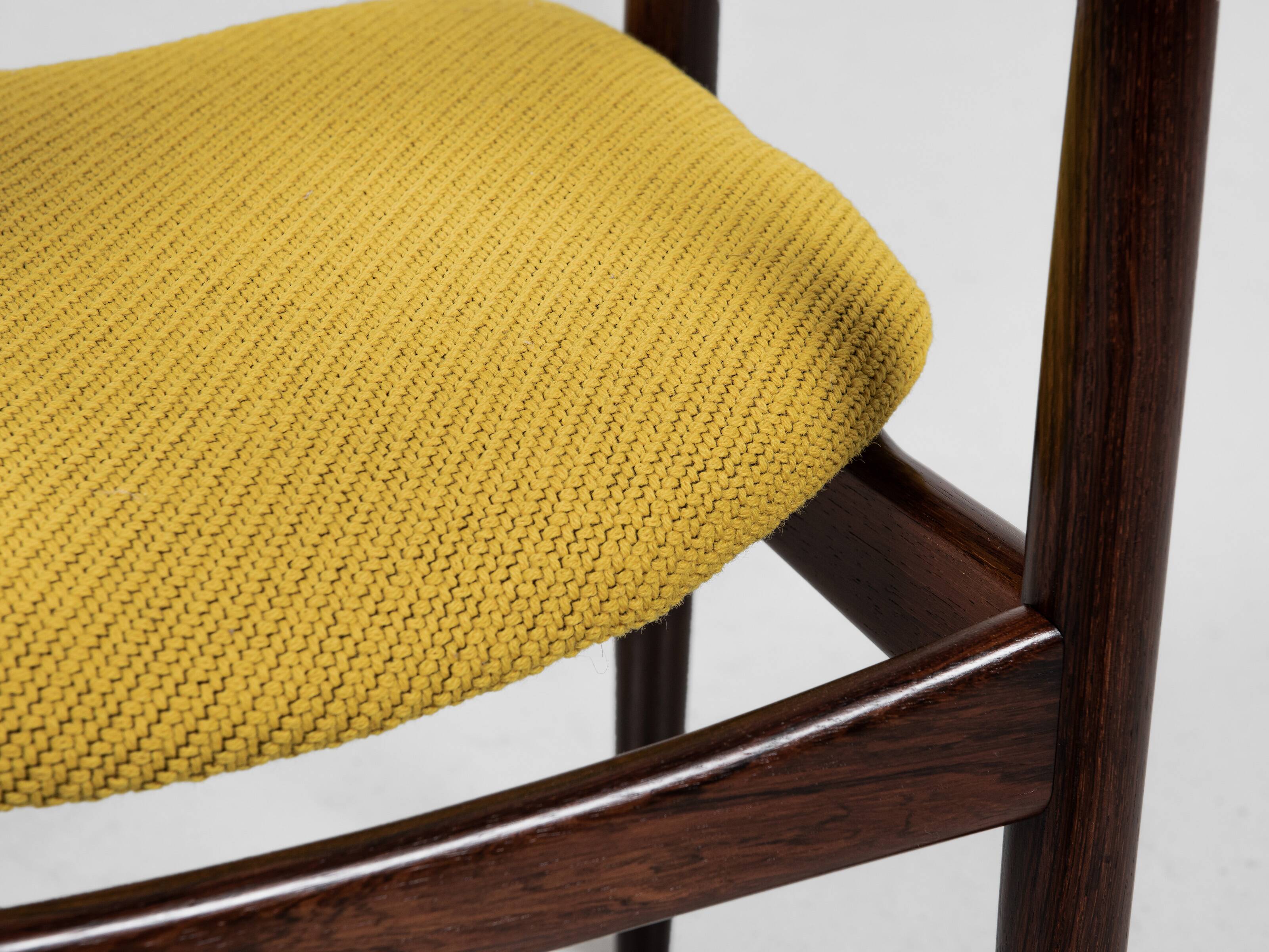 Midcentury Danish chair with armrests in rosewood by Henry Rosengren Hansen for Brande Møbelindustri