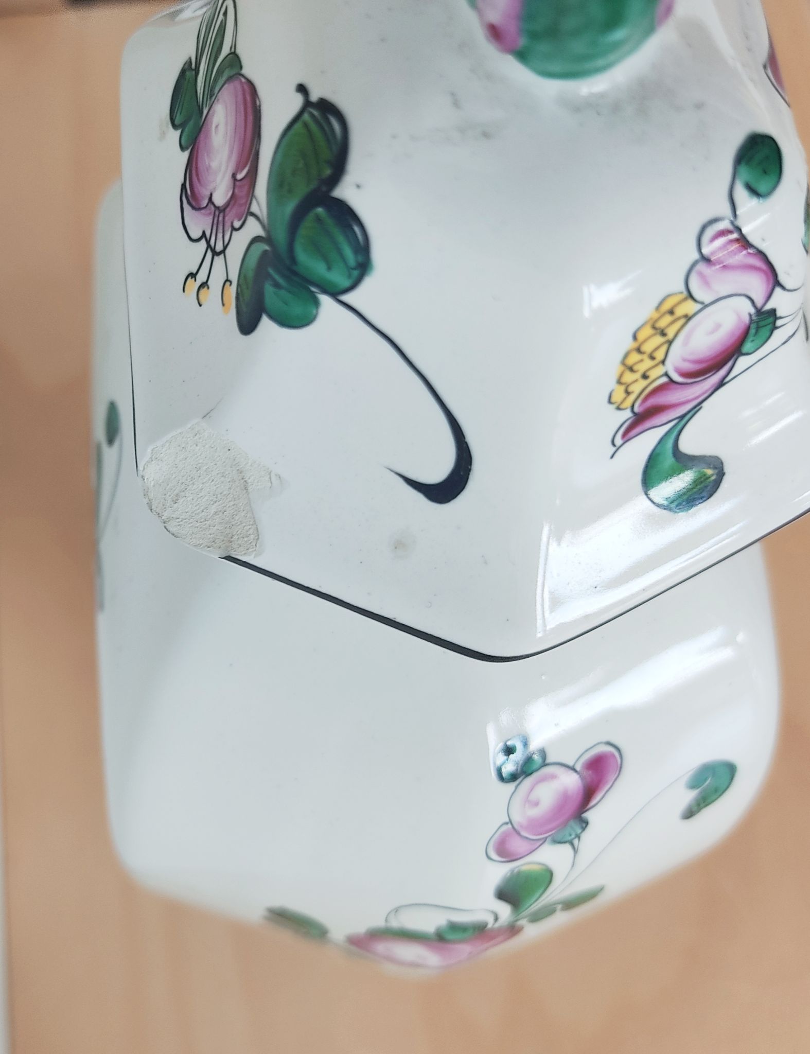 Vase décor fleurs peints à la main