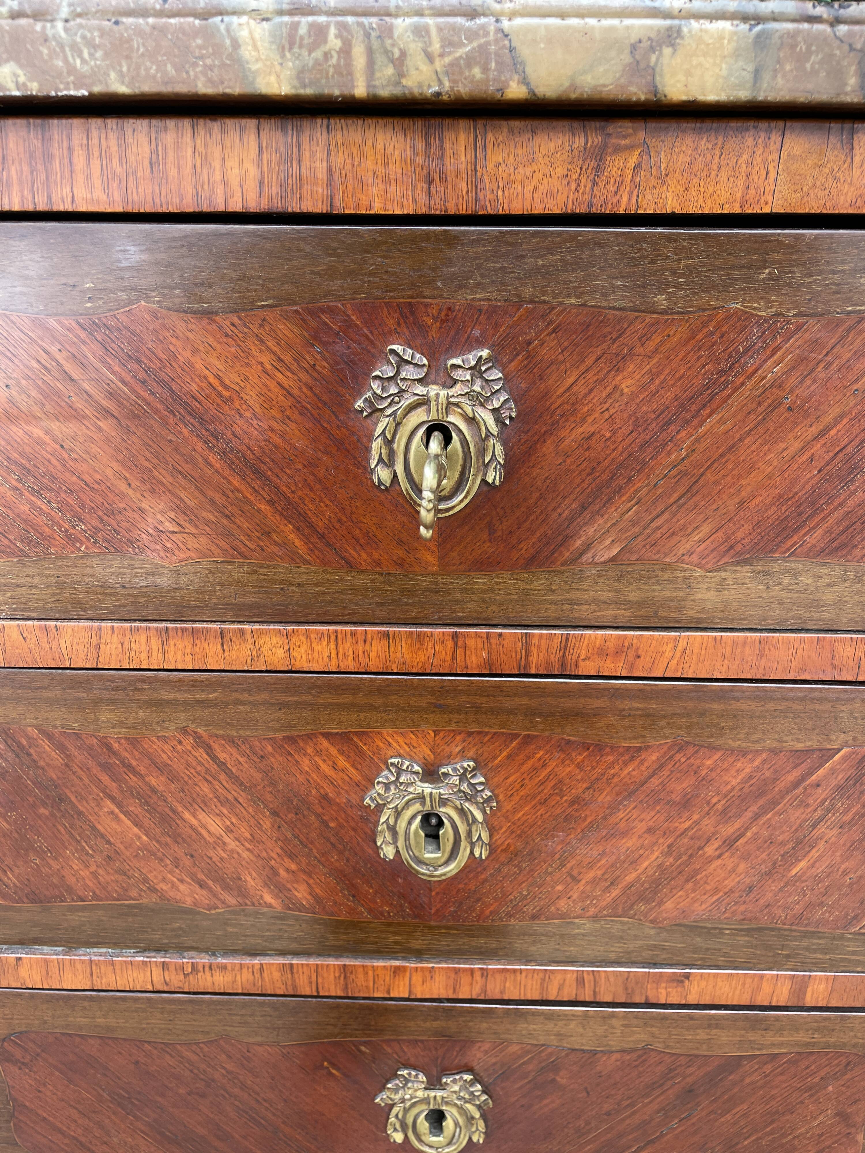 Weekly / chiffonnier, chest of drawers with 8 drawers in marquetry, marble top.