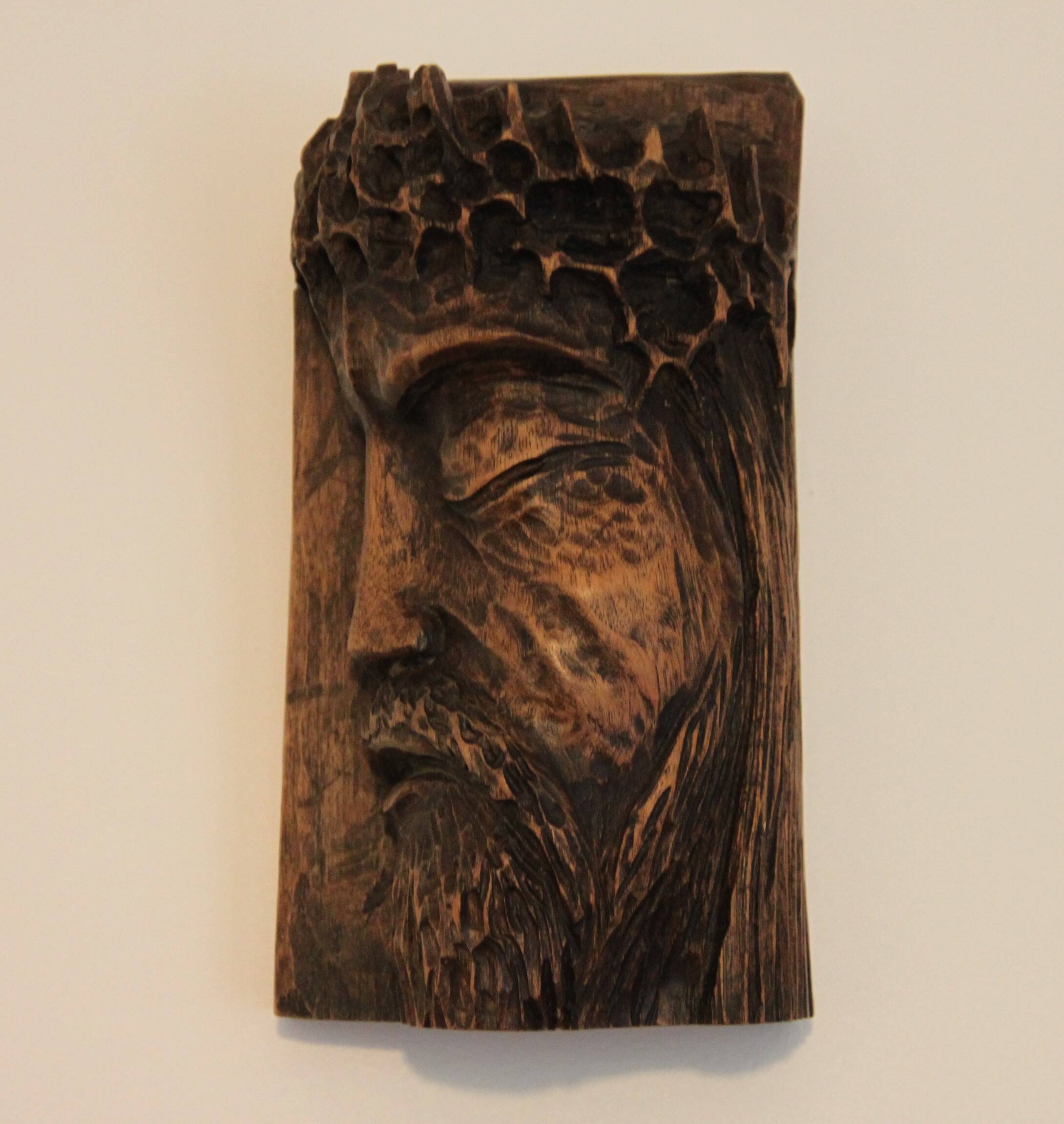 Head wood sculpture