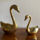 Duo de cygnes anciens en laiton