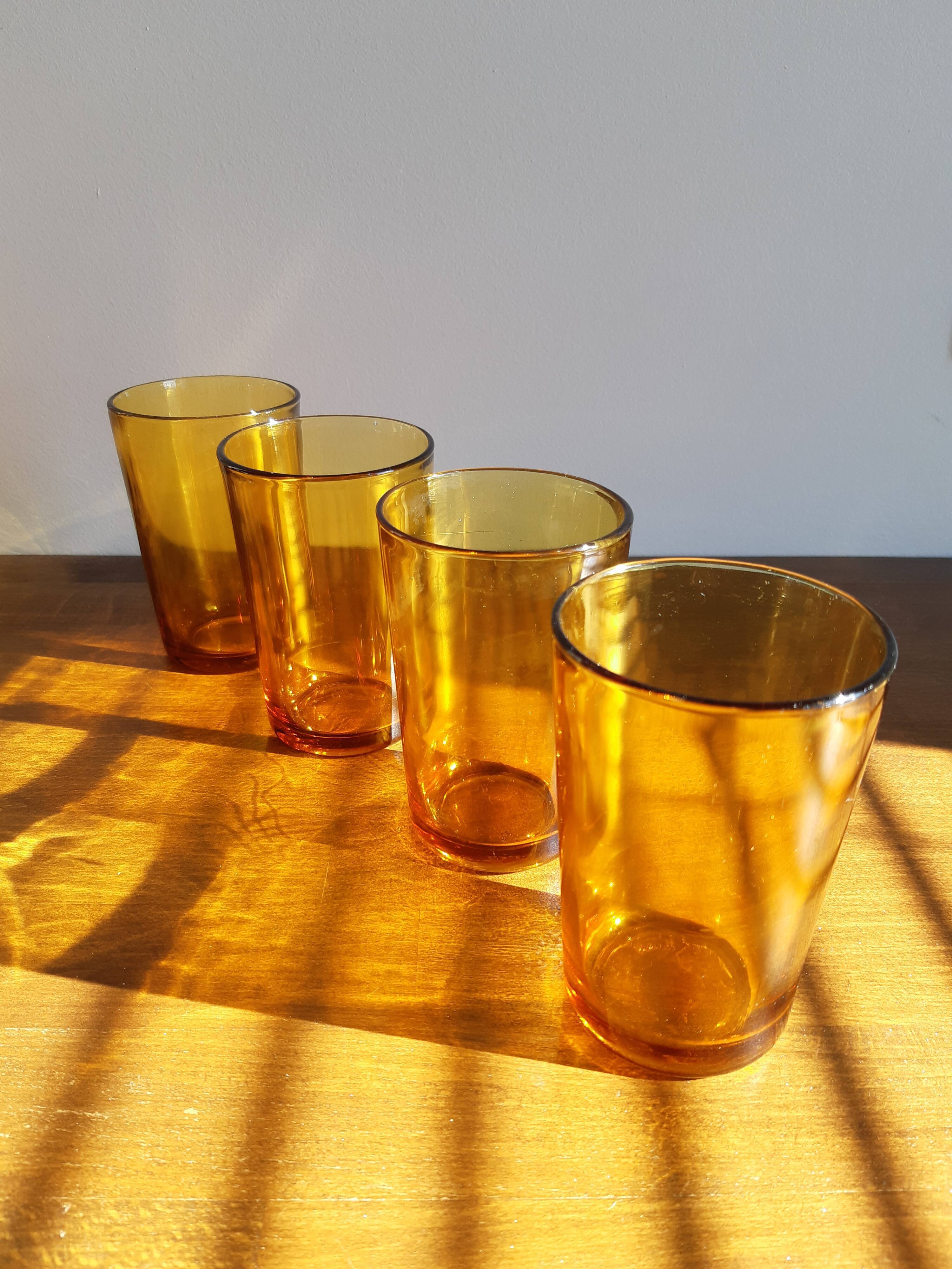 Lot of 4 glasses of amber water