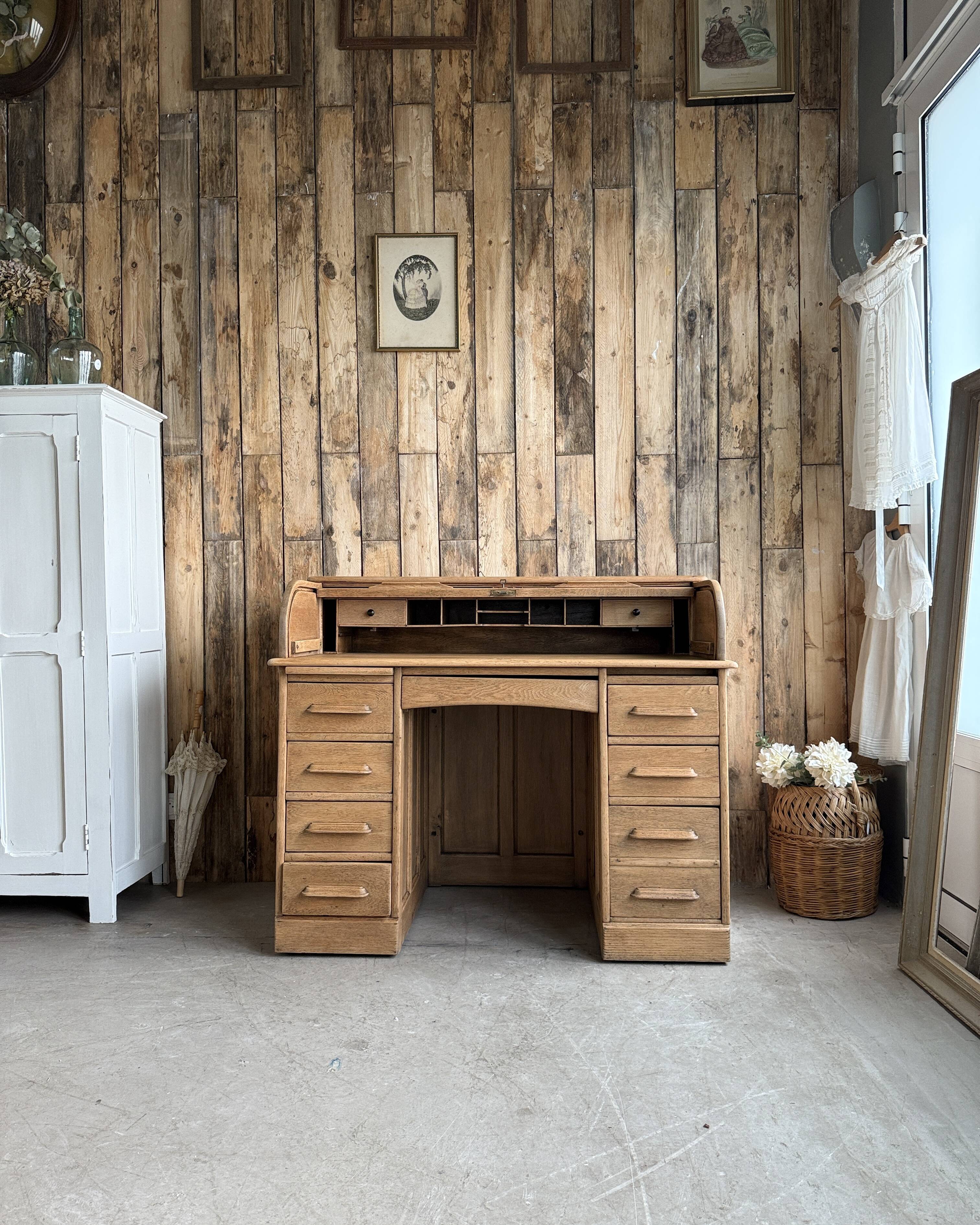 American oak cylinder desk (renovated)