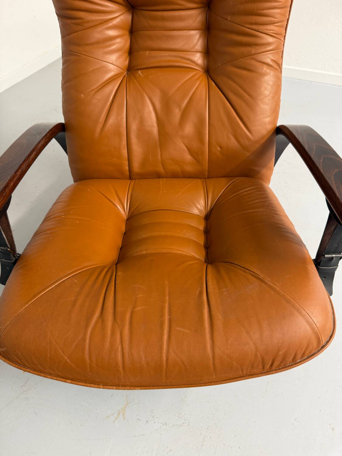 Antique "Panter" hanging armchair in Scandinavian design leather Westnofa an70