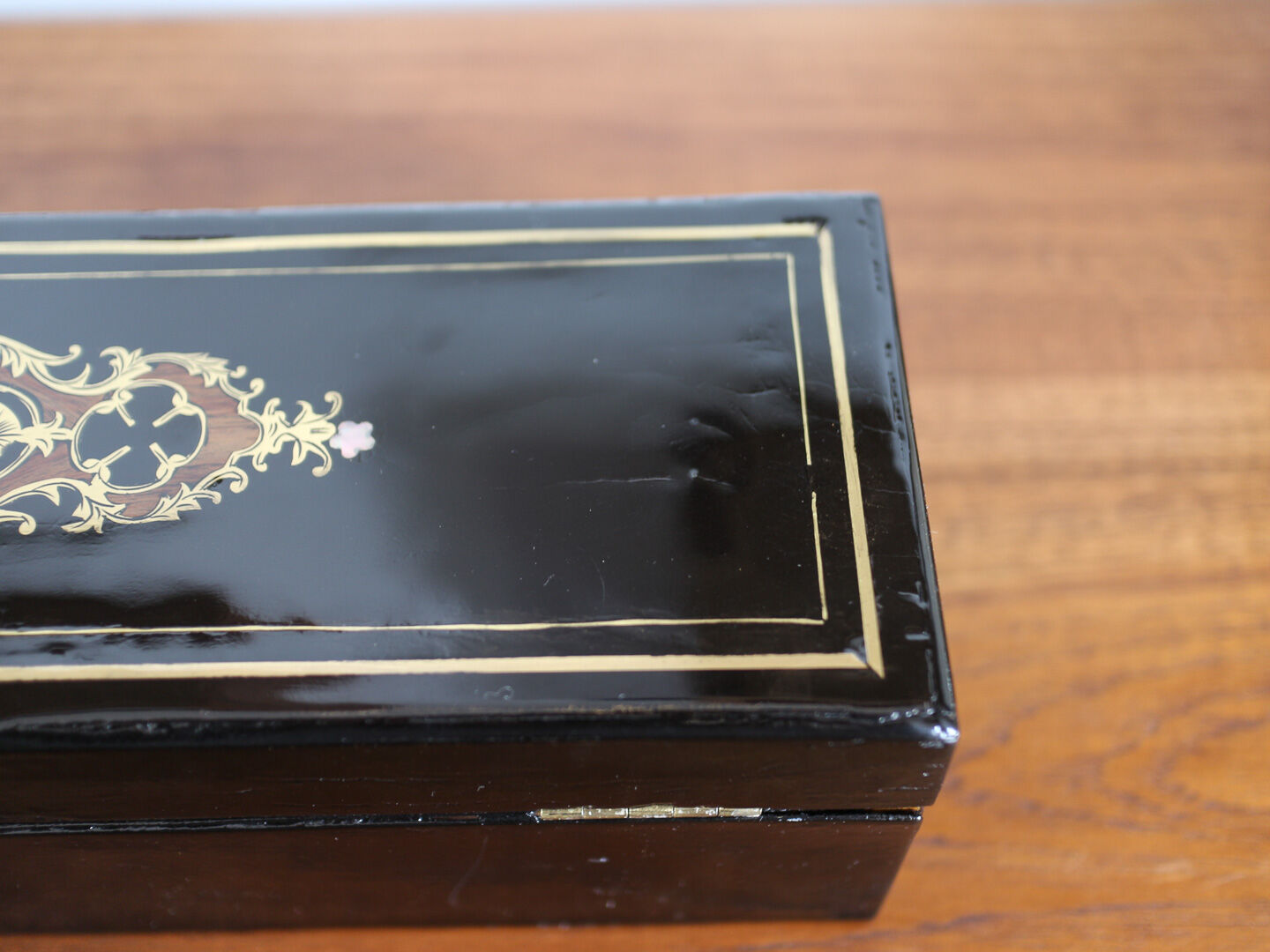 Glove box in ball marquetry