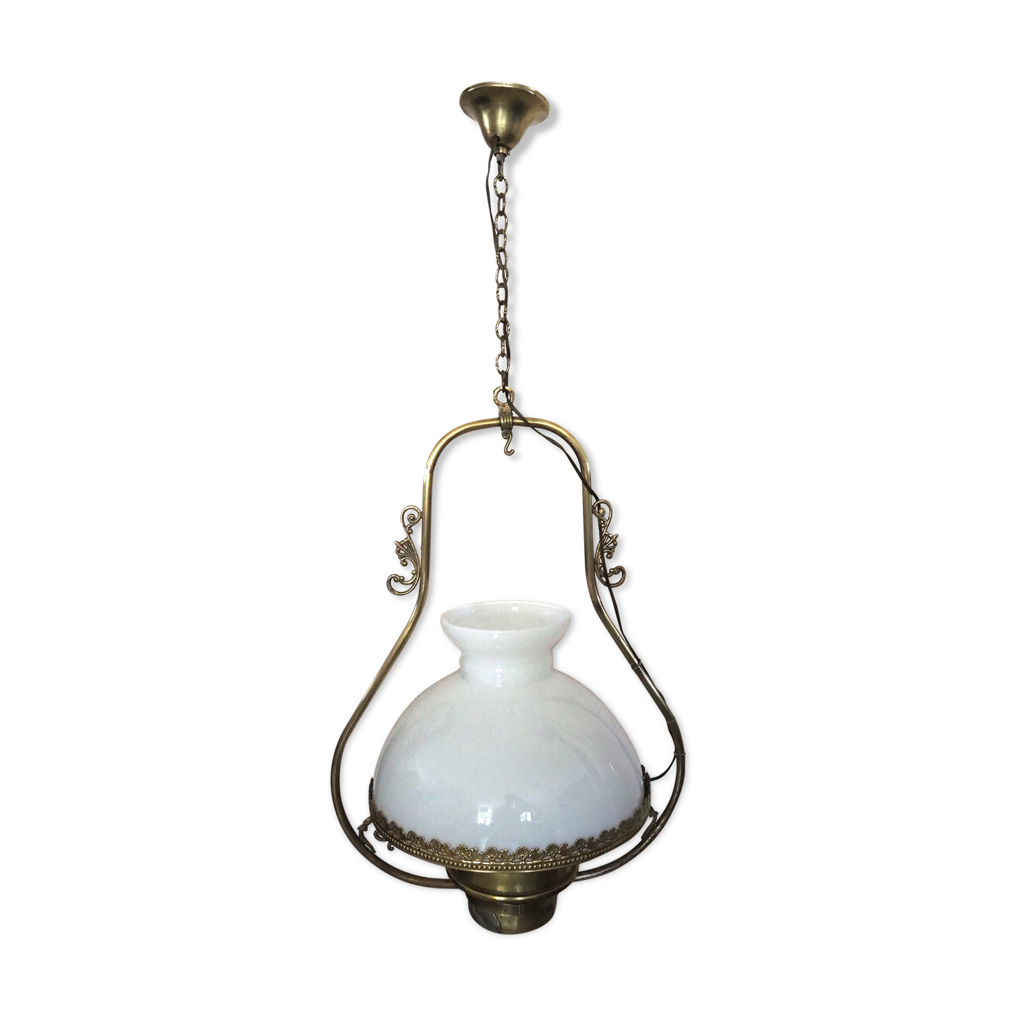 Old suspension in opaline and brass