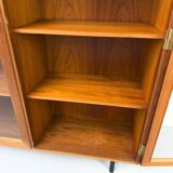 Armoire danoise en teck avec portes vitrées attribuée à Kai Winding, années 1960