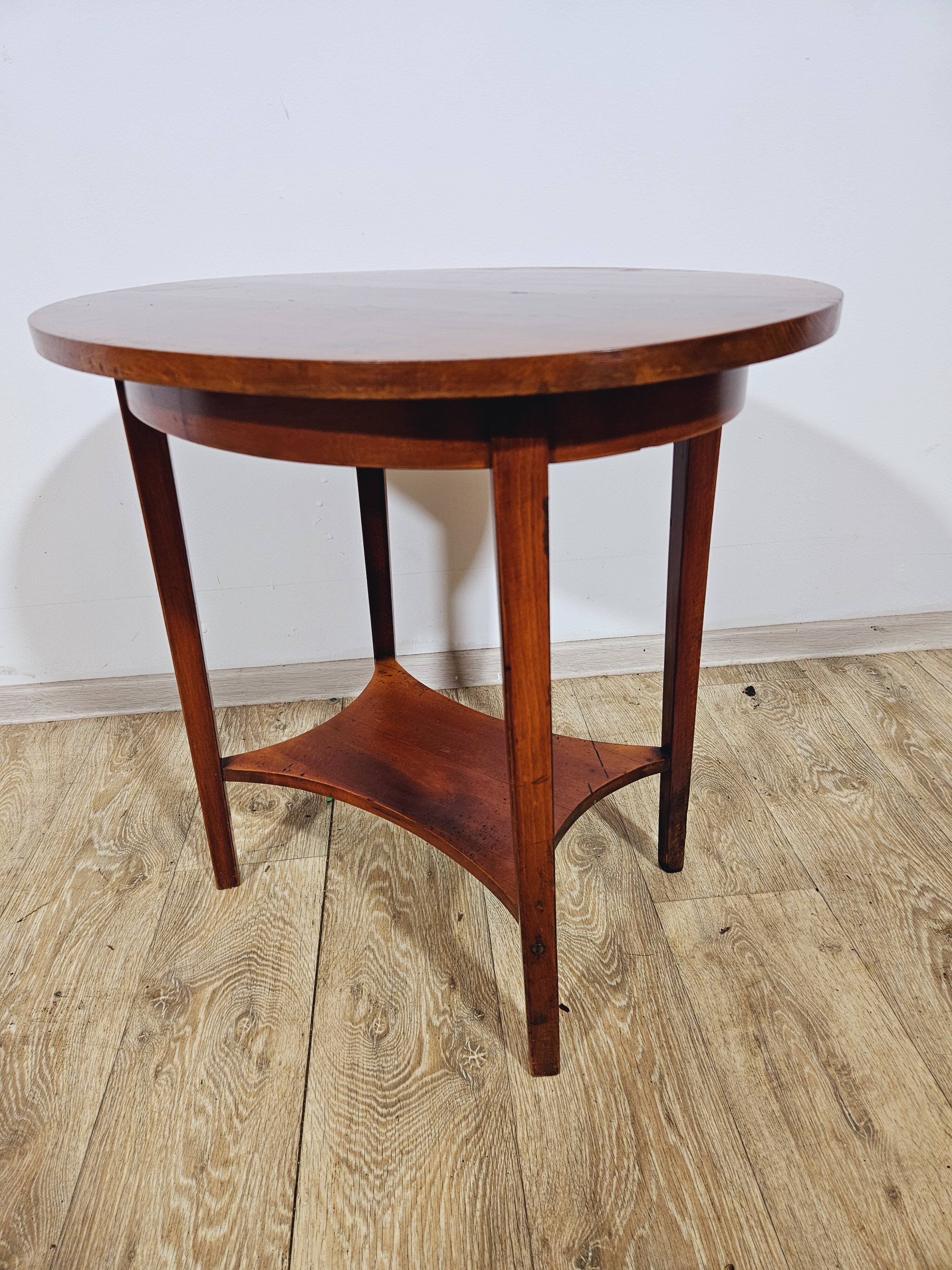 Original oval Thonet table, Osterreich 1930s