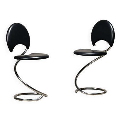 Fauteuils Snake de Poul Henningsen, modèle PH-501, finition chromée et cuir noir intégral