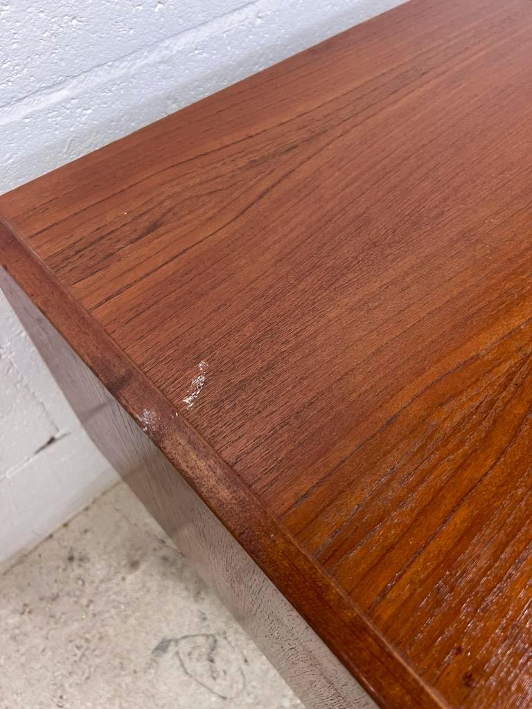 Paire de tables de chevet  vintage