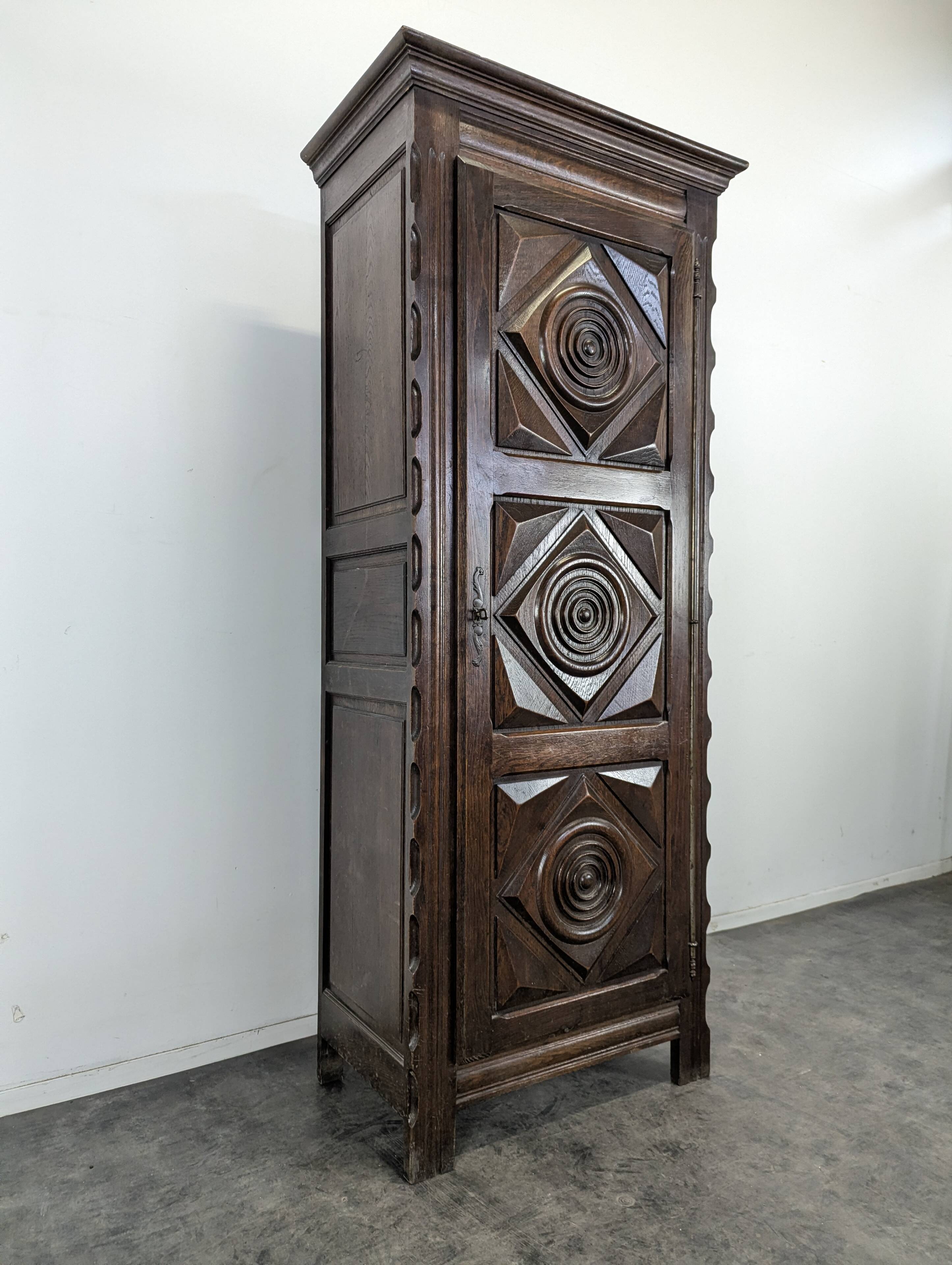 Brutalist bonnetière in the spirit of Dudouyt.