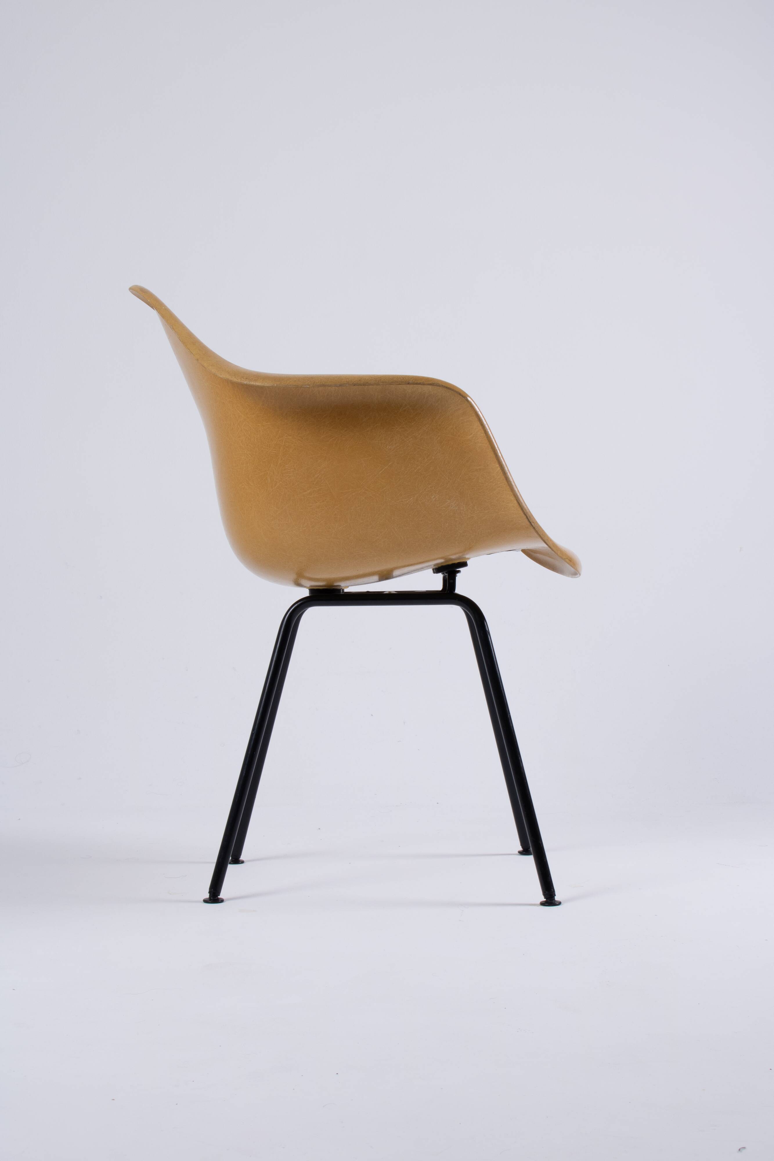 DAX Eames in fibreglass – Light Ochre – Herman Miller / Vitra – circa 19