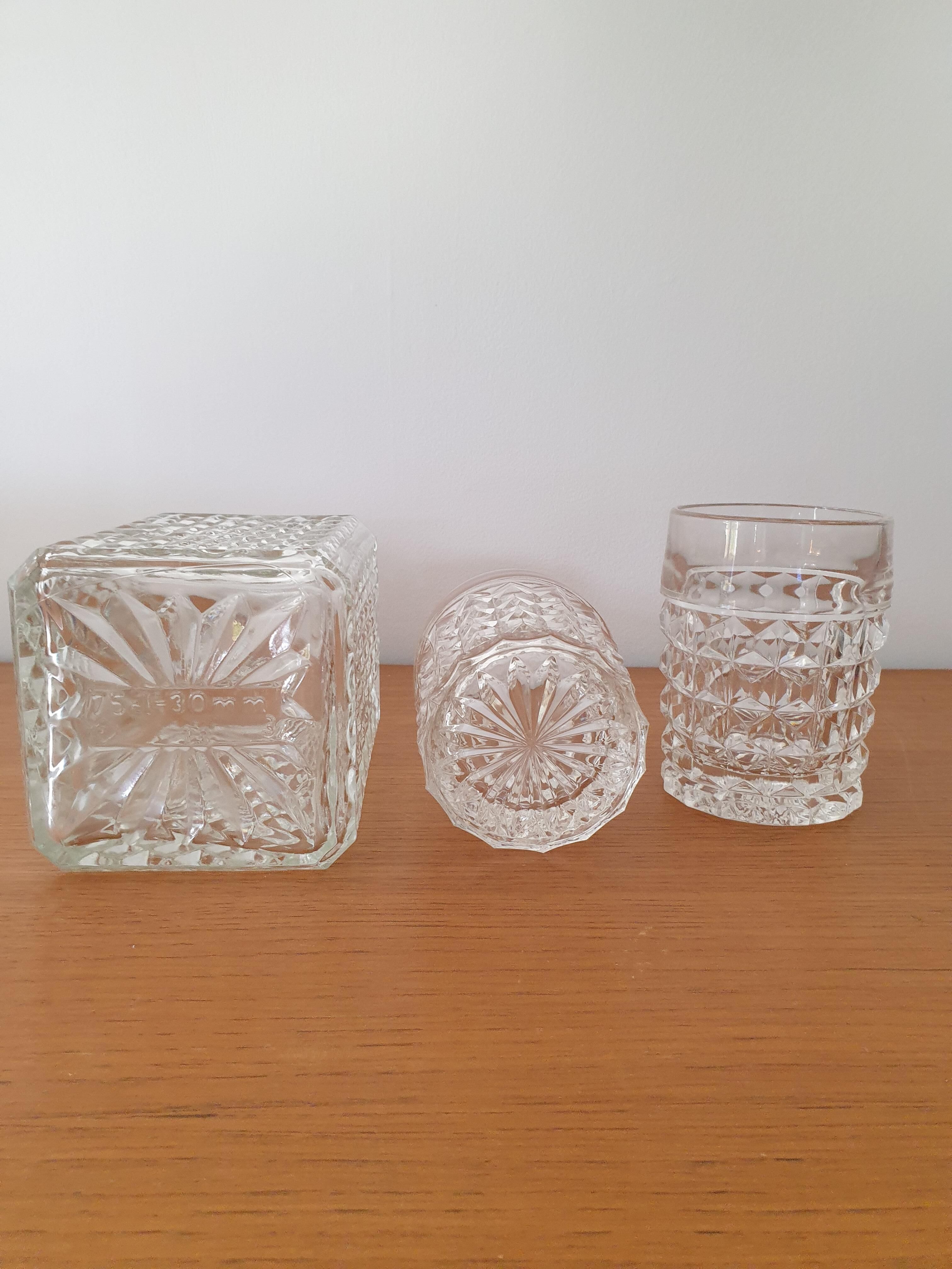 Whisky carafe and its 2 glasses