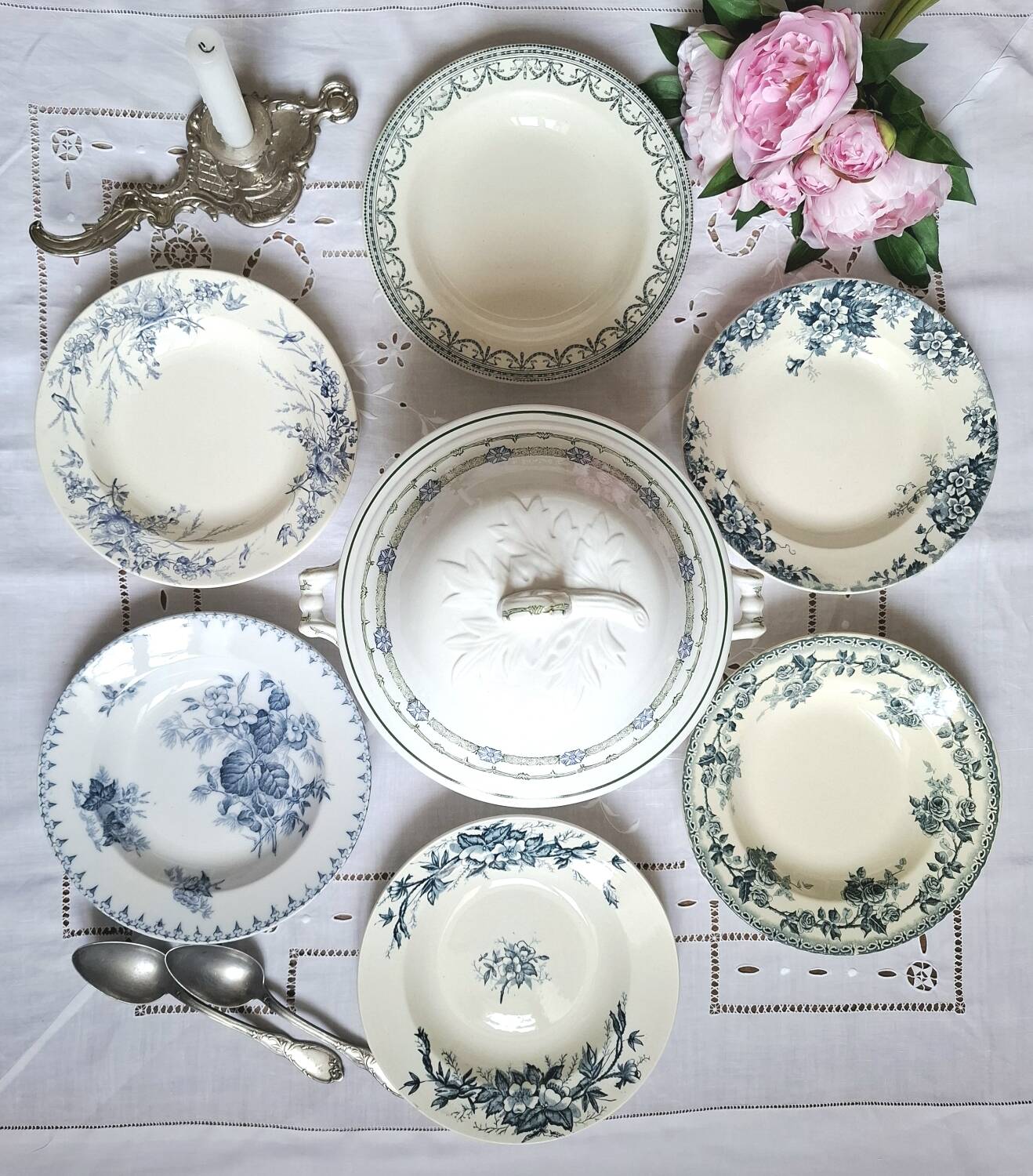 Antique deep plates in ironstone with a soup tureen.