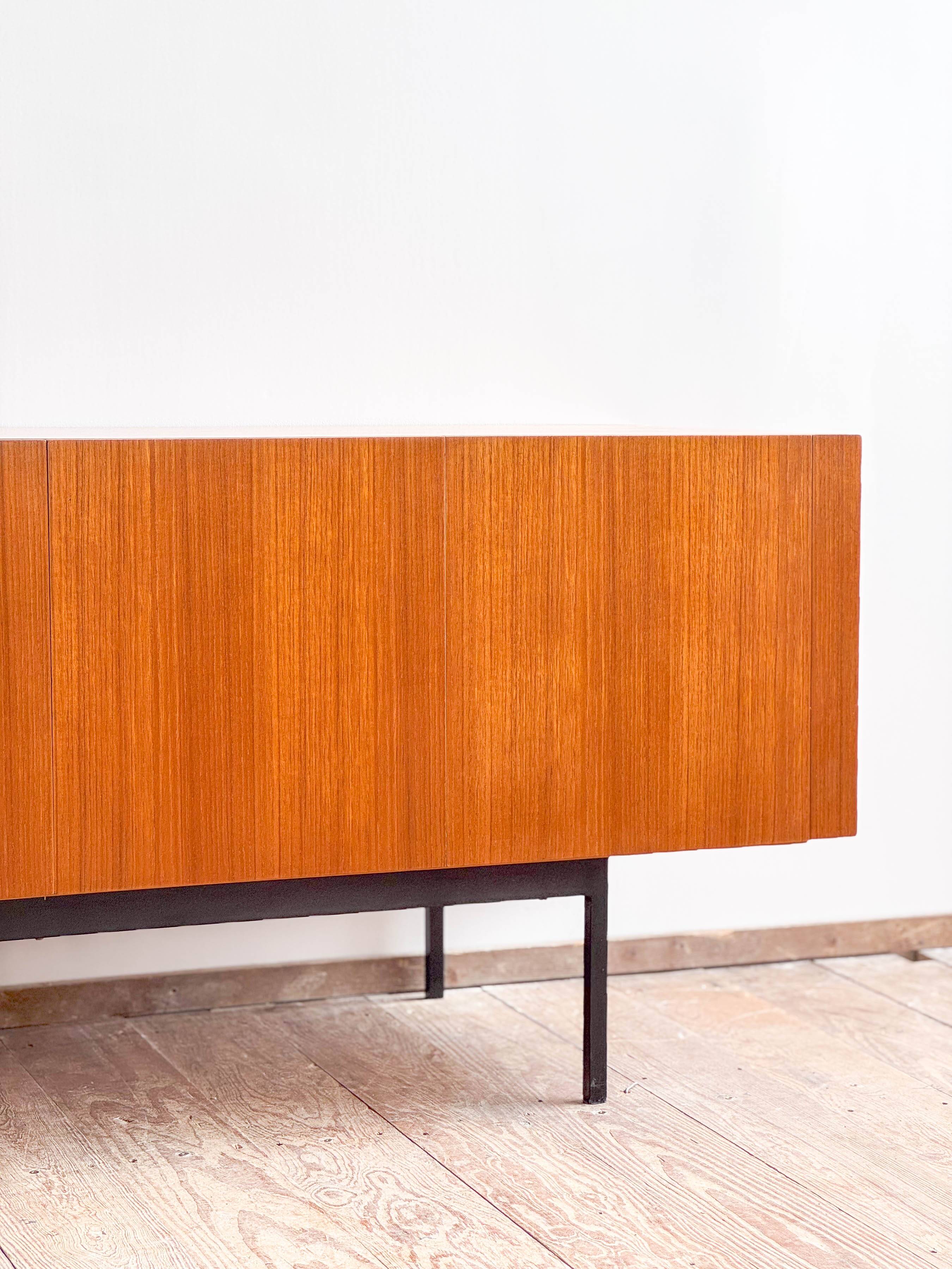 Buffet Mid-Century, modèle B20 en teck par Dieter Waeckerlin pour Behr, ann