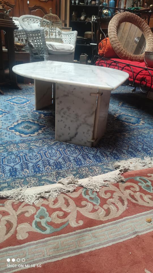 Coffee table in white Carrara marble with grey veins in the shape of an eye, circa 1970
