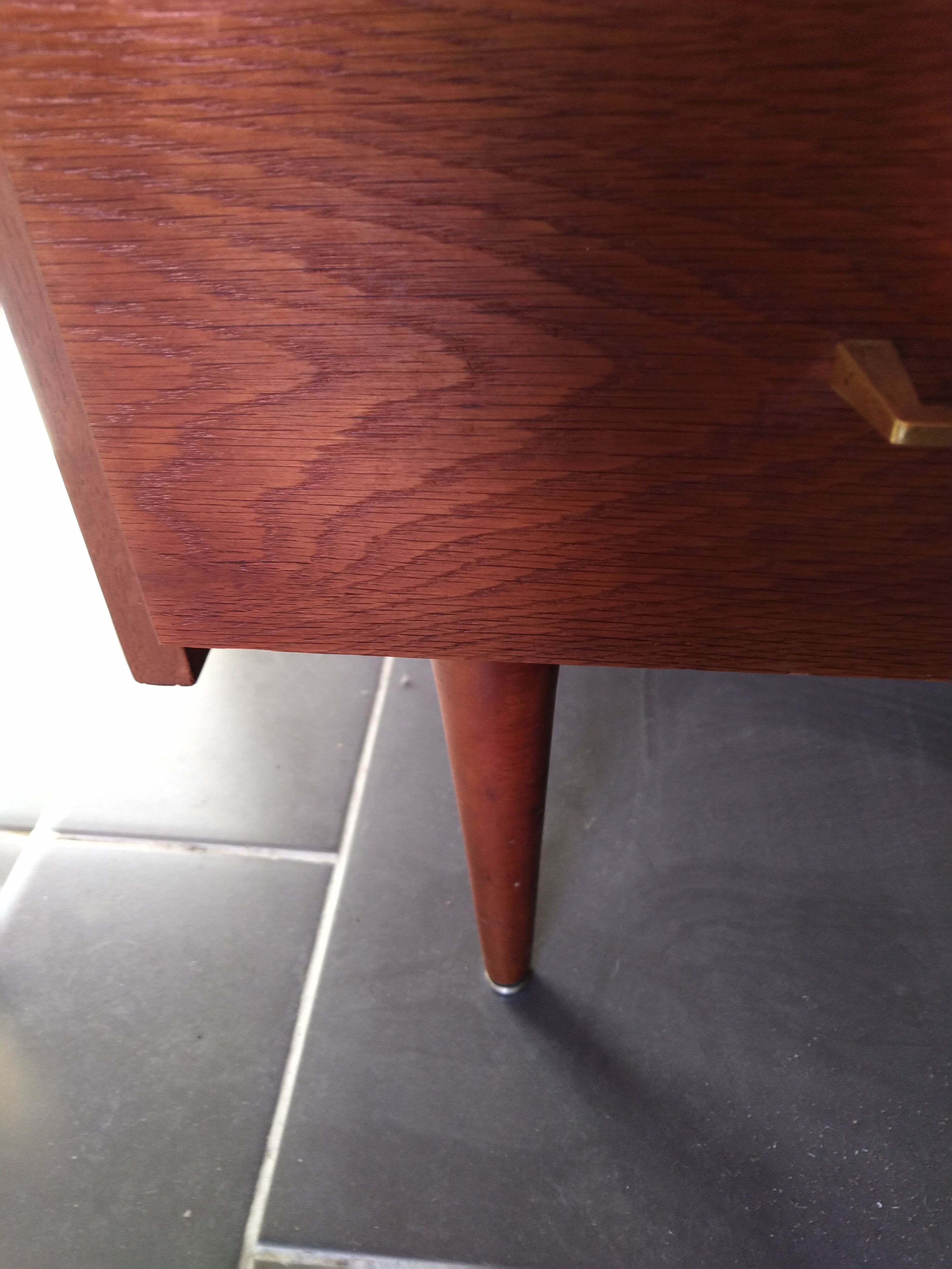 Commode vintage pieds compas