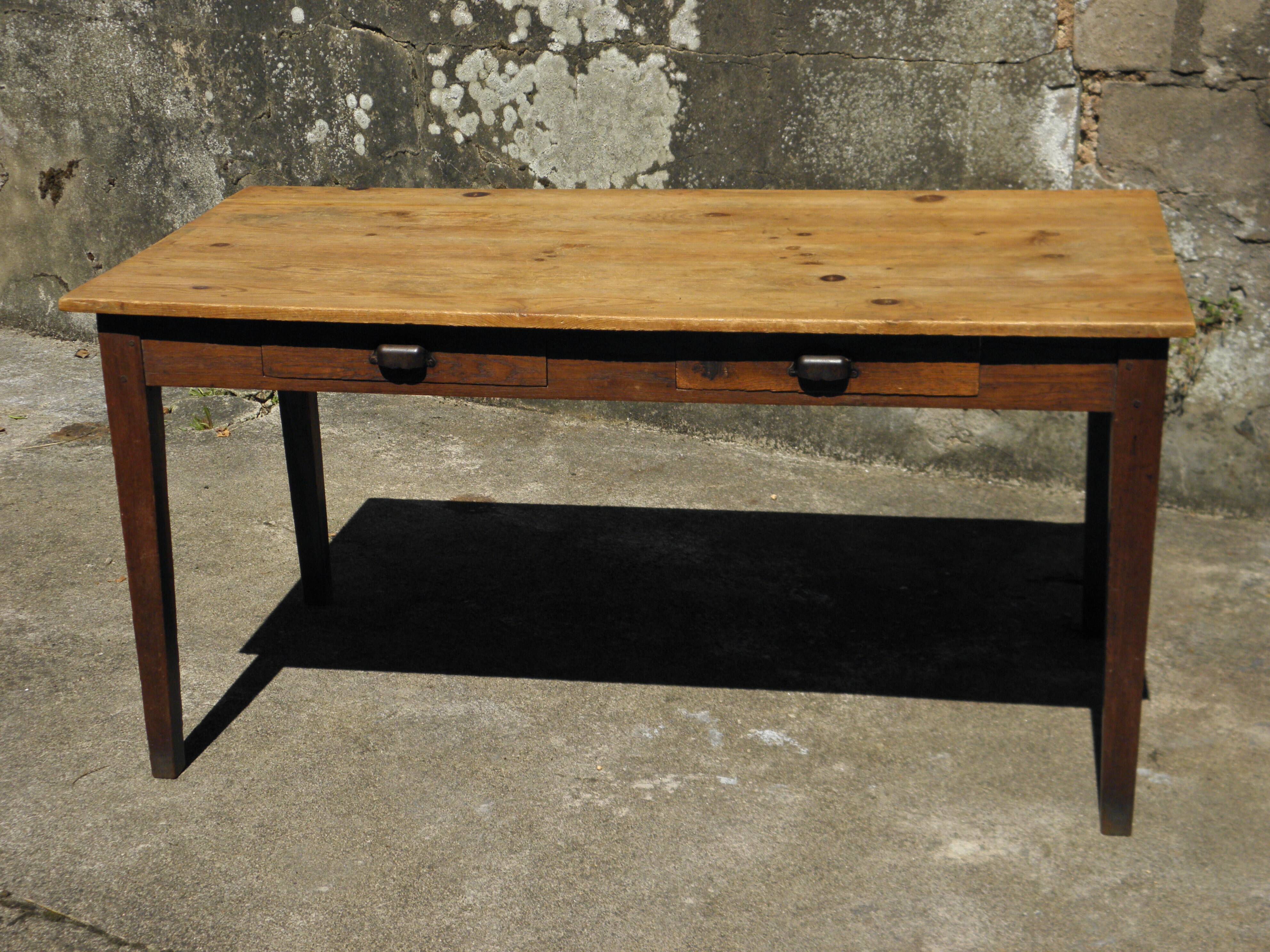 Farmhouse table with 2 drawers