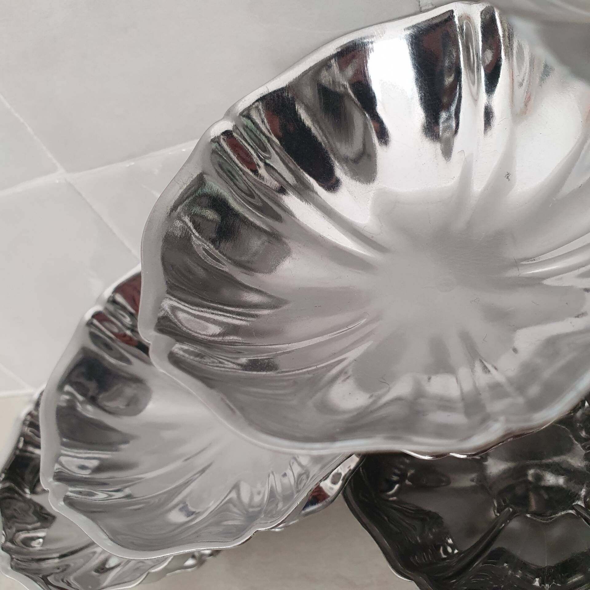 10 stainless steel dessert / ice cream bowls in Guy Degrenne style, flower shape.