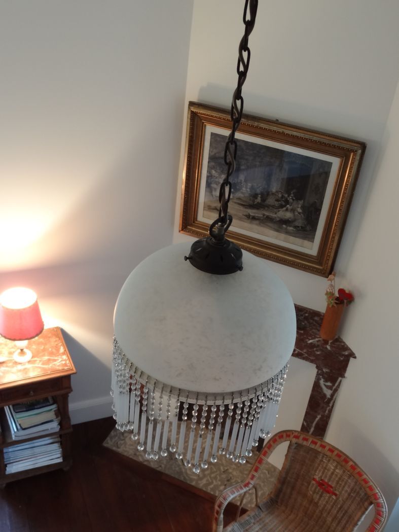 Vintage suspension in half shell speckled with pearls