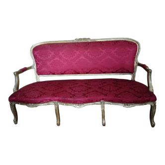 Canapé style Louis XV en bois doré et tissu rouge pompadour