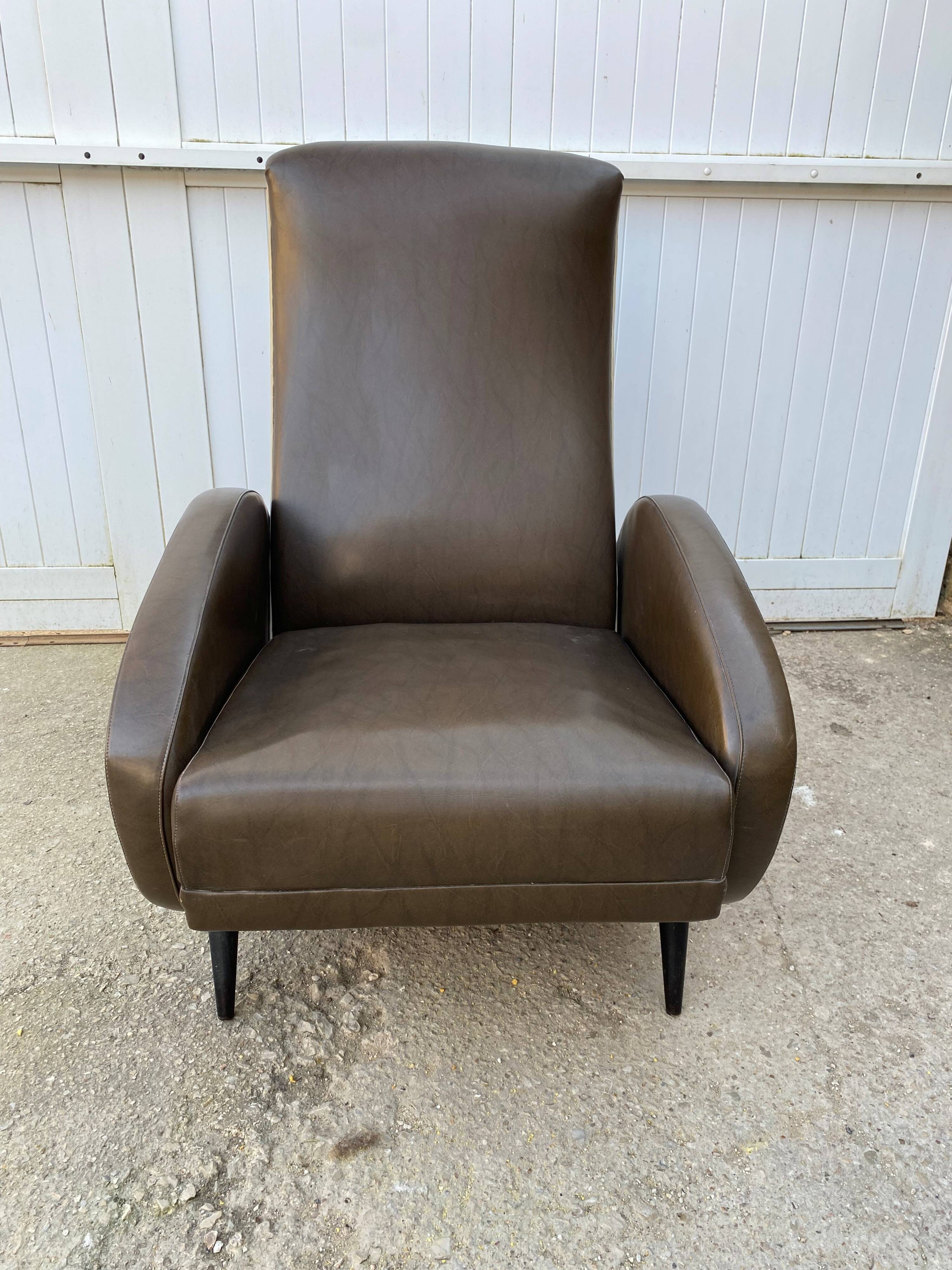 Vintage 50 faux leather reclining lounge chair with footrest