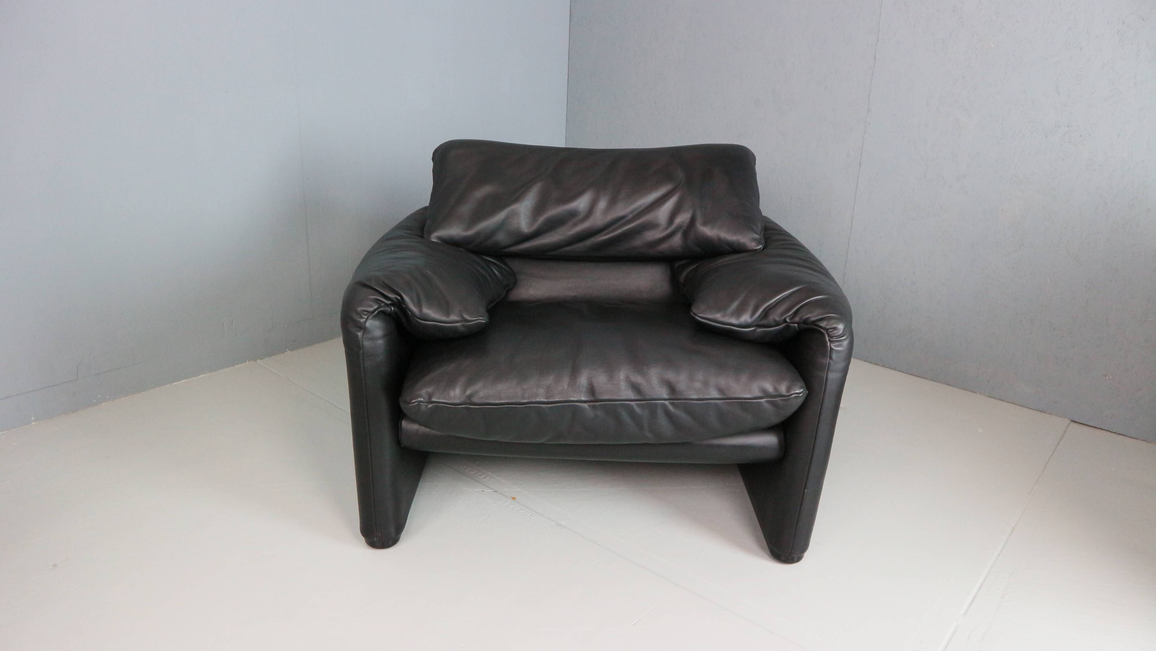 Vico Magistretti Maralunga Black Leather Lounge Chair for Cassina, 1980s