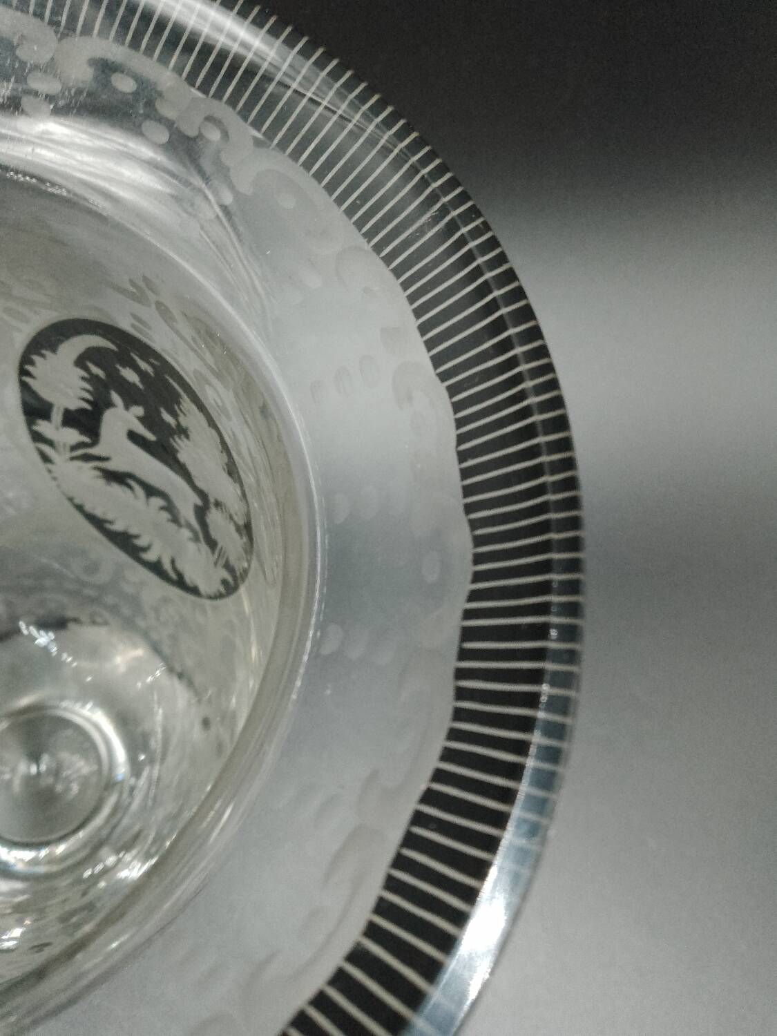 Early 20th century Bohemian vase in engraved crystal with castle and deer motifs