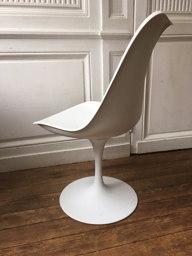 Tulip chair by Eero Saarinen for Knoll International